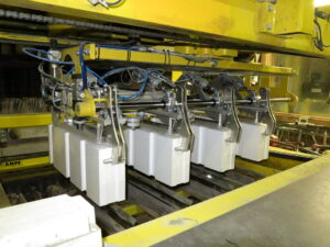 MEC Insulation feeder for the making of insulated concrete blocks